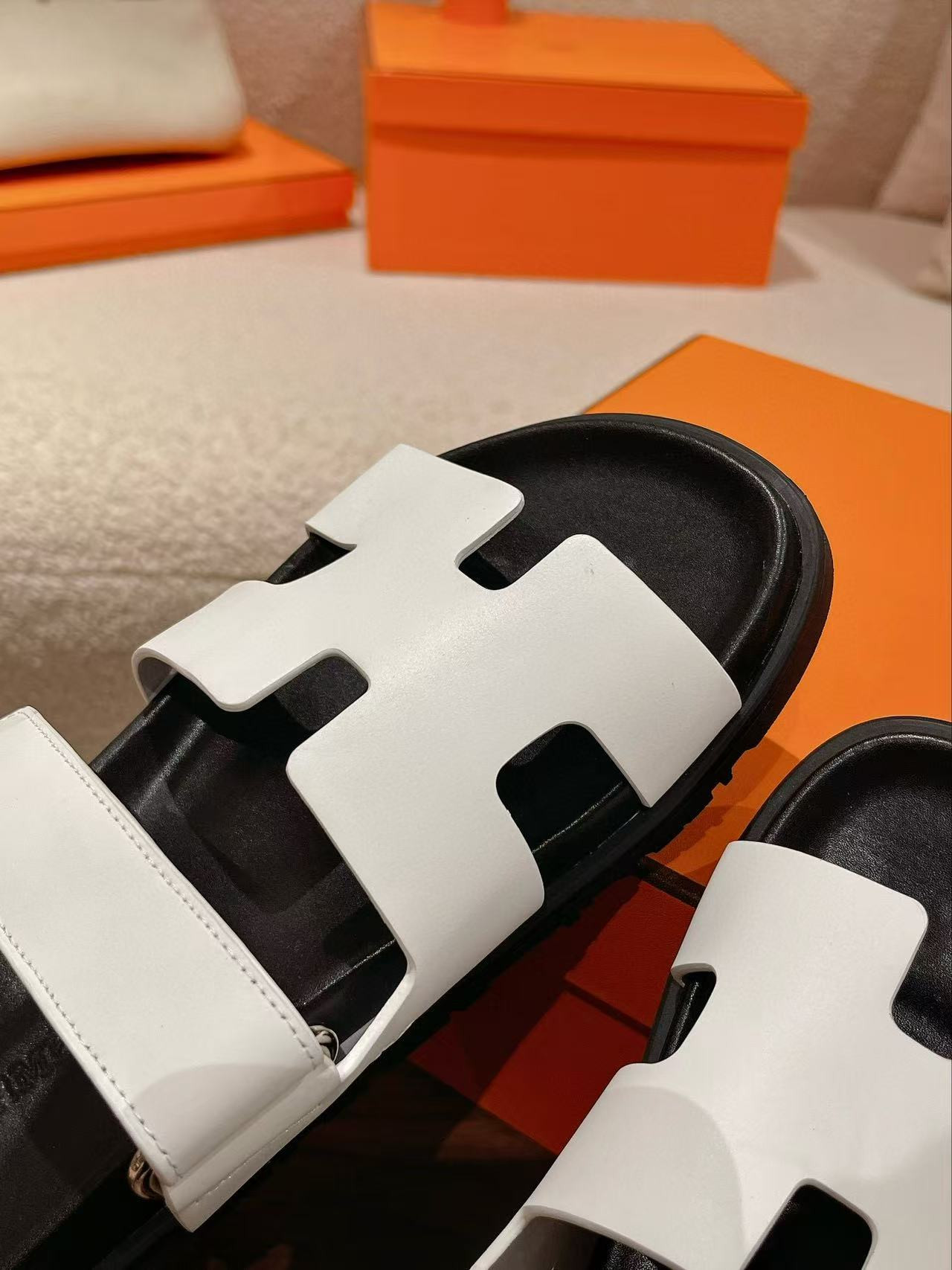 ua H**mes chypre sandal