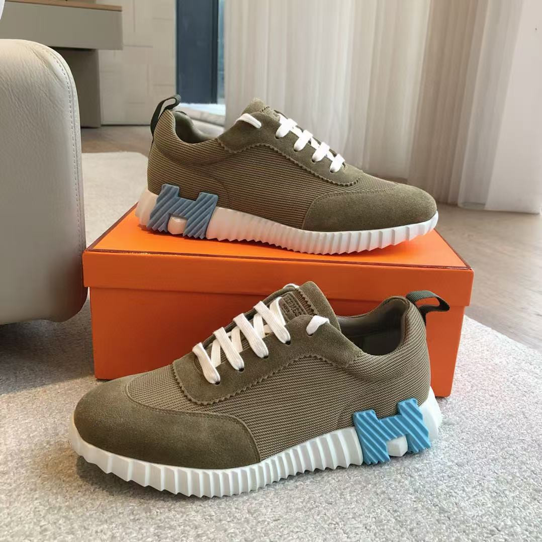 ua H**mes bouncing sneaker