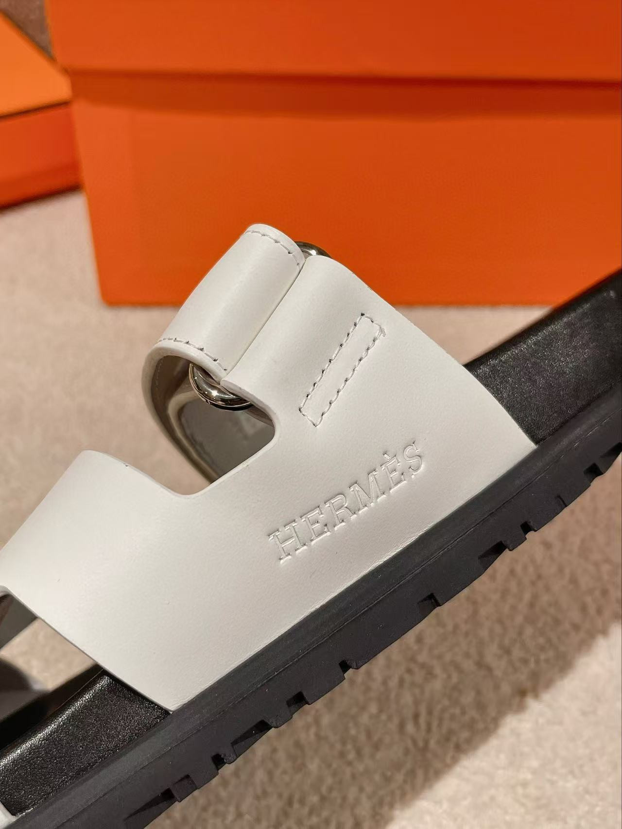 ua H**mes chypre sandal