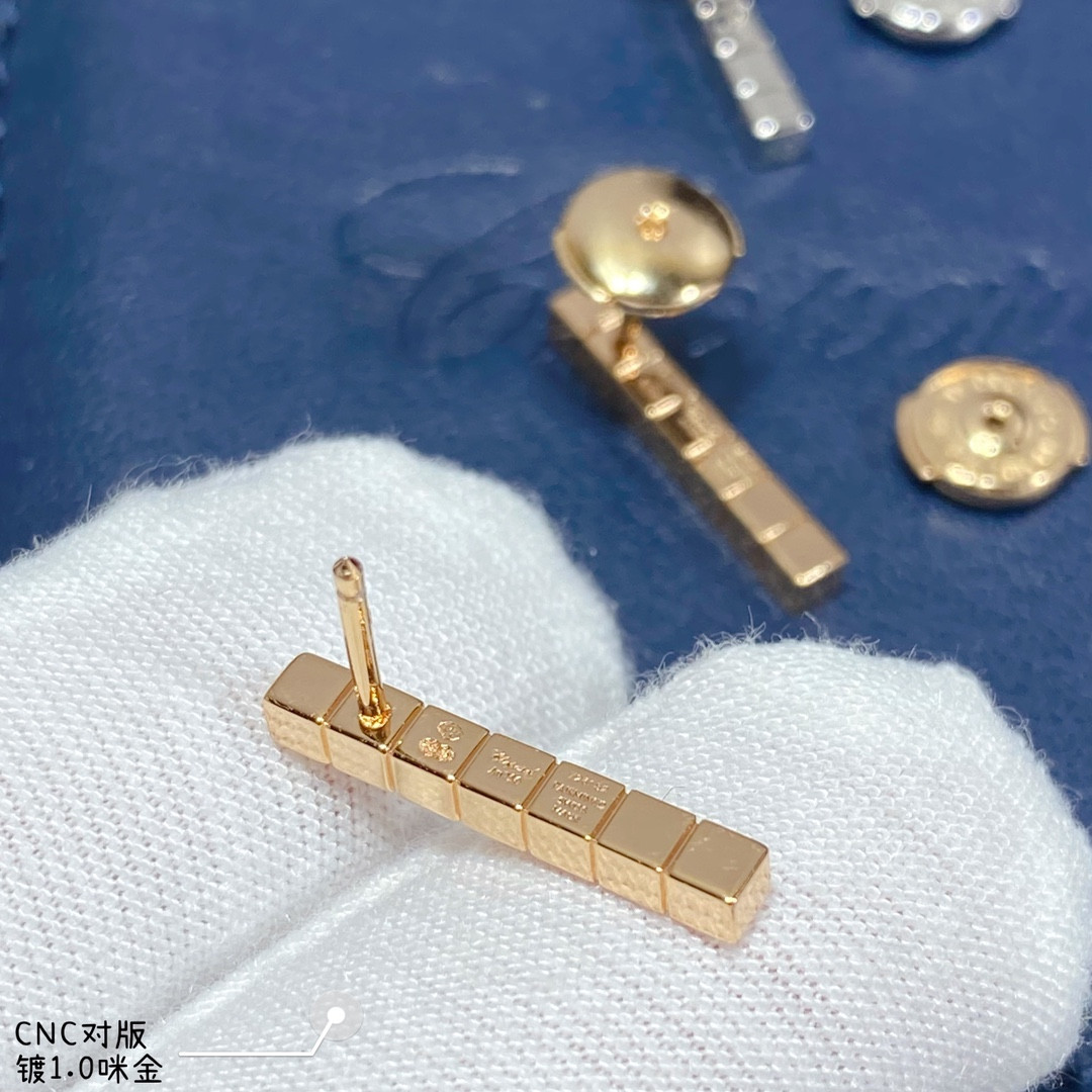 Ch0pard long bar half di*m*nd stud earrings