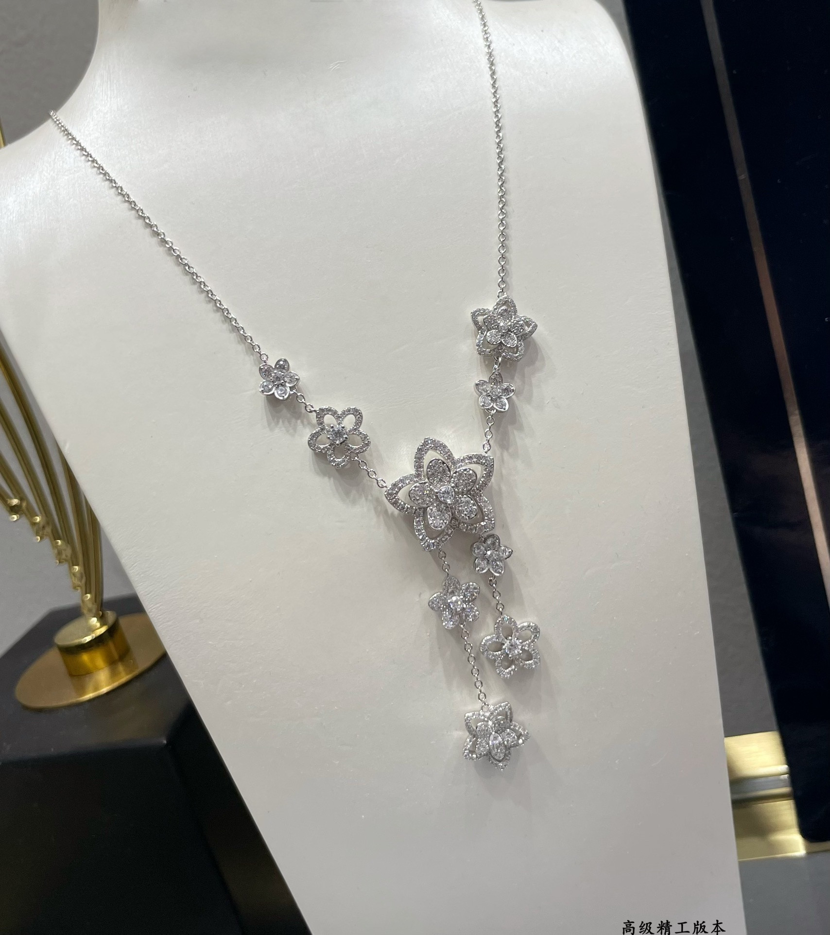 Gr*ff wild flower di*m*nd drop necklace