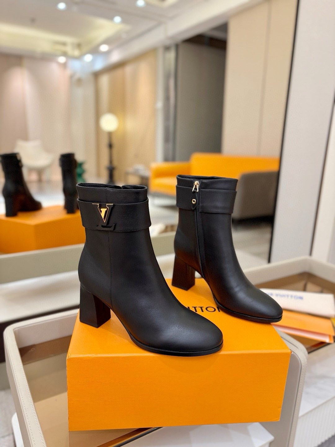 UA LV Midtown Platform Ankle Boot