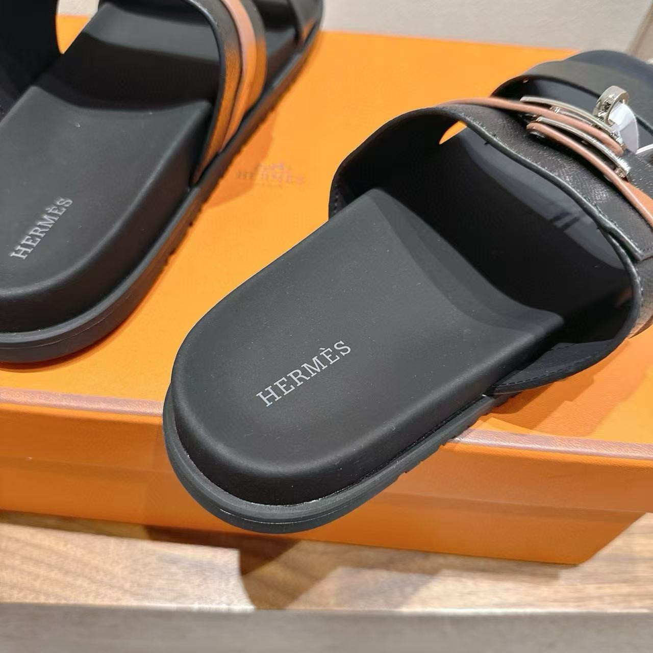 ua H**mes jackson sandal