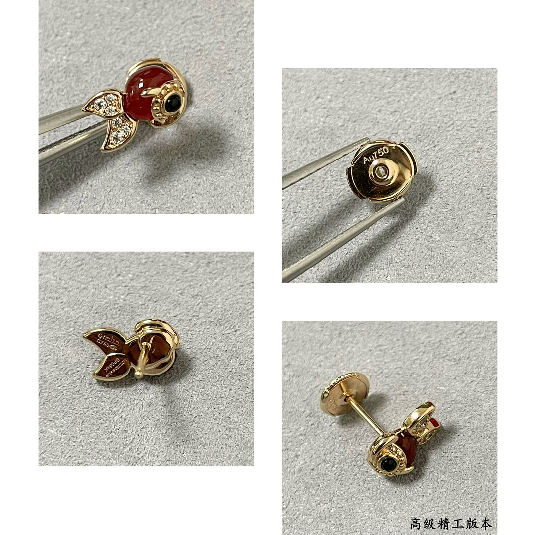 Qee1in little goldfish stud earrings