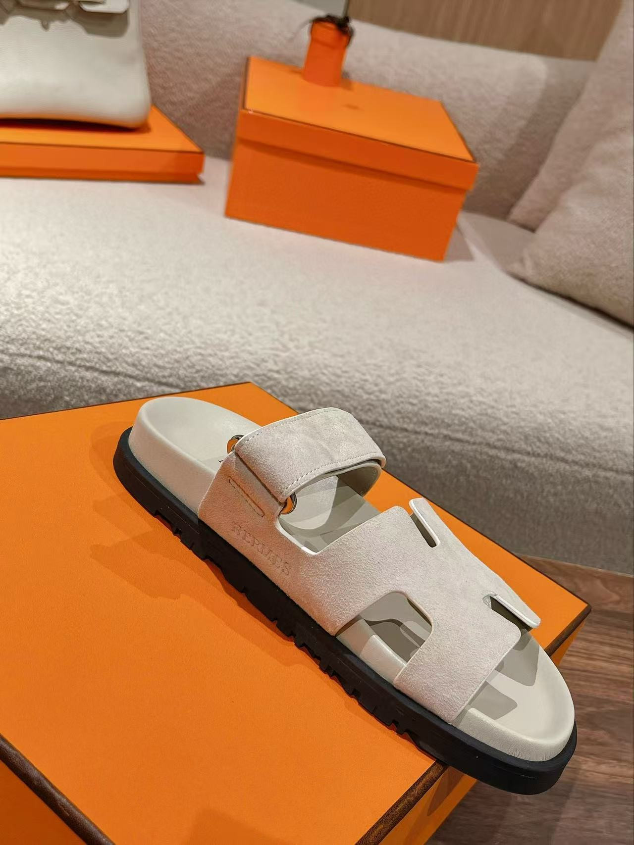 ua H**mes chypre sandal