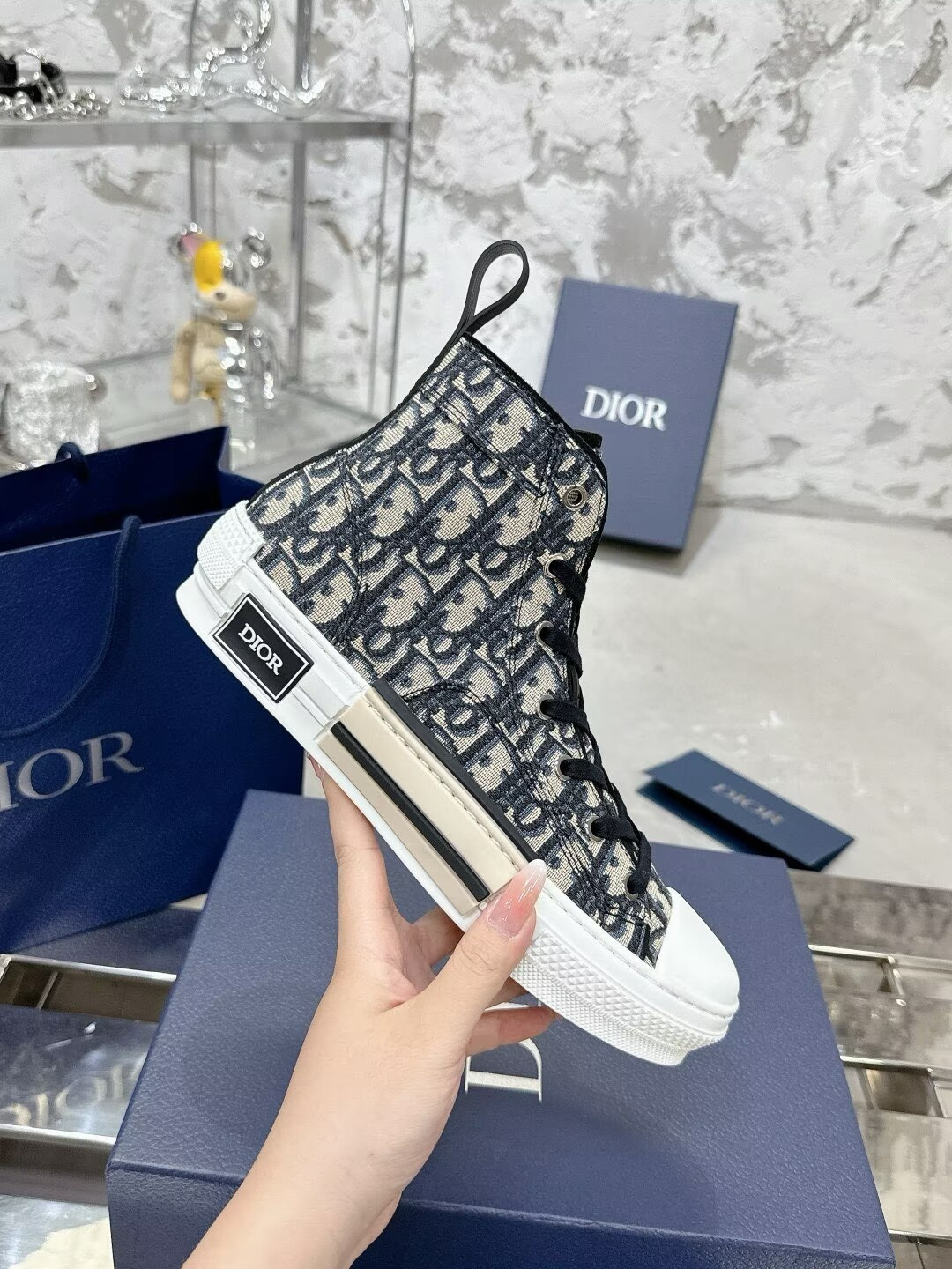 ua D*or sneaker