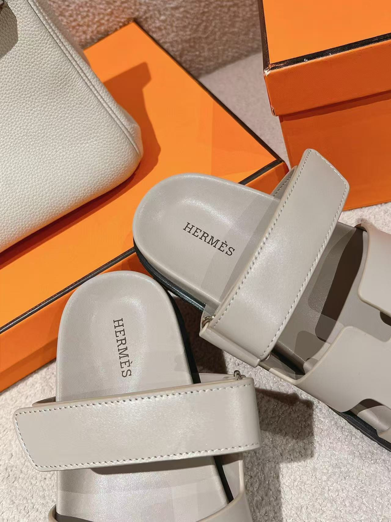 ua H**mes chypre sandal