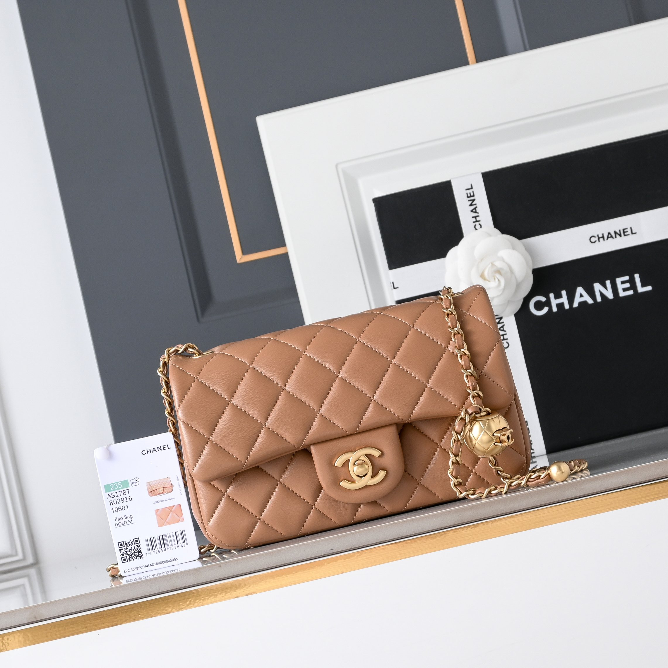 Ch*el flap bag caramel as1787 20x13x7cm