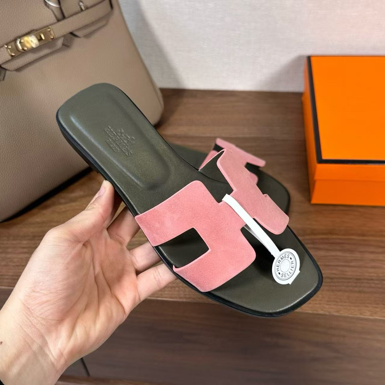ua H**mes oran sandal