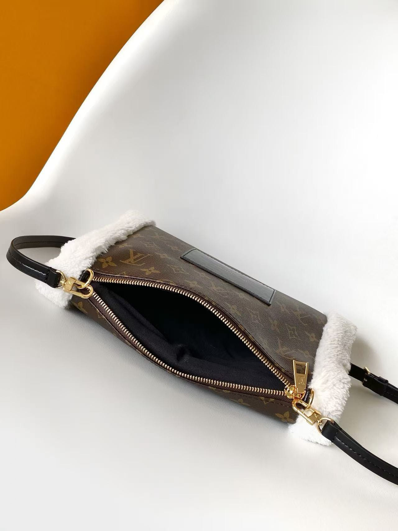 LV Teddy Mitt M26853 27x24x19cm
