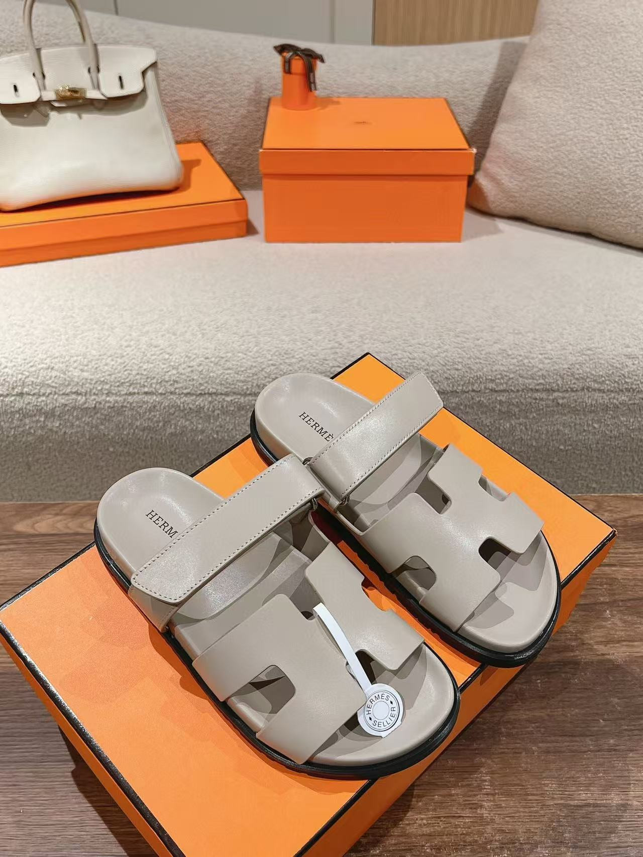 ua H**mes chypre sandal