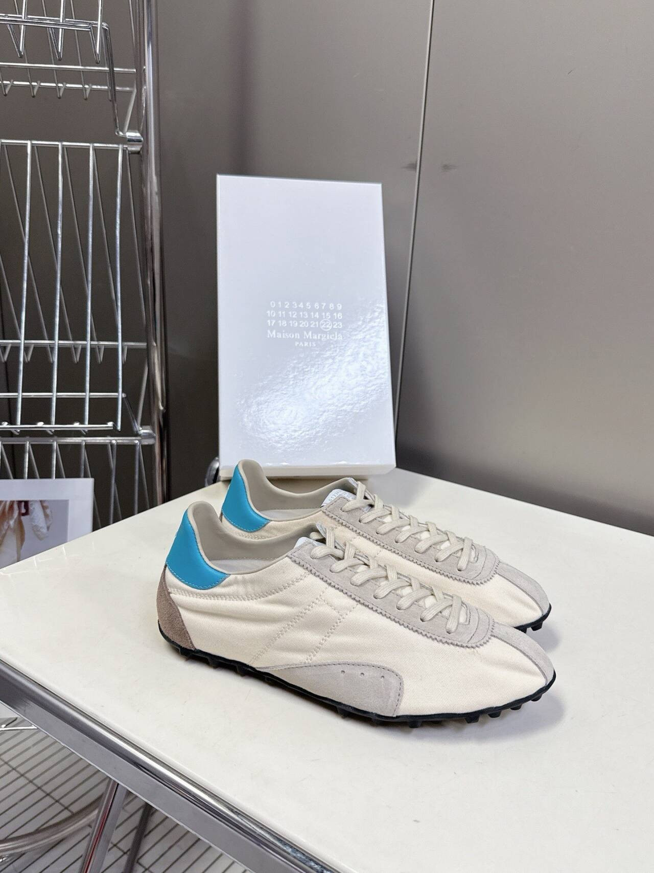ua ma*s*n Ma*i*la sprinters sneakers