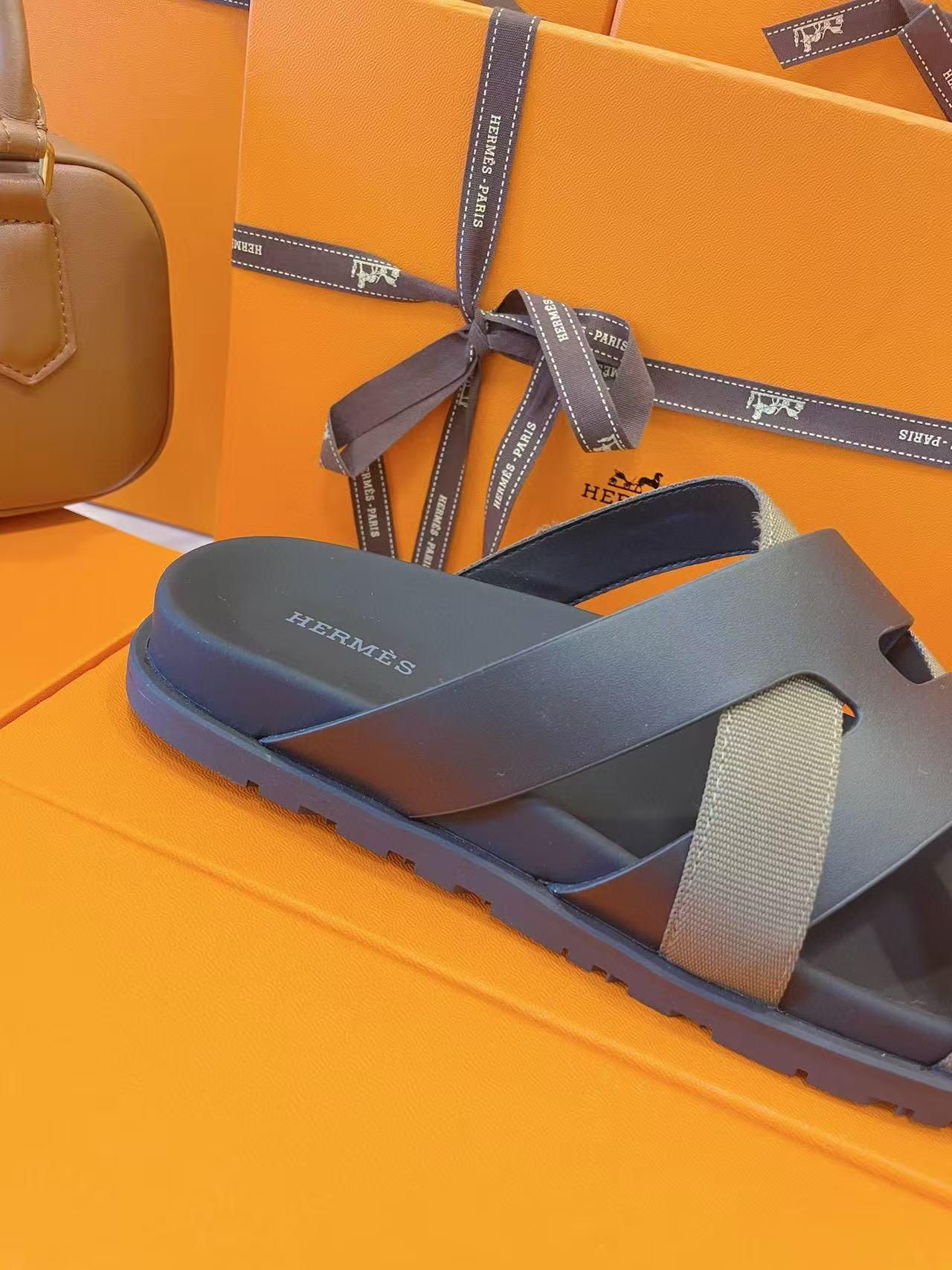 ua H**mes kazimir sandal