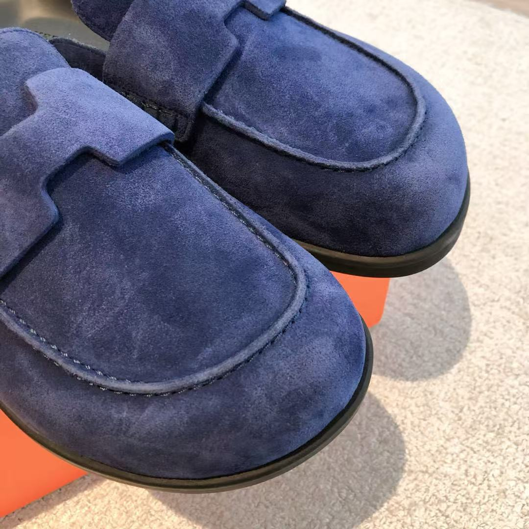 ua H**mes slippers