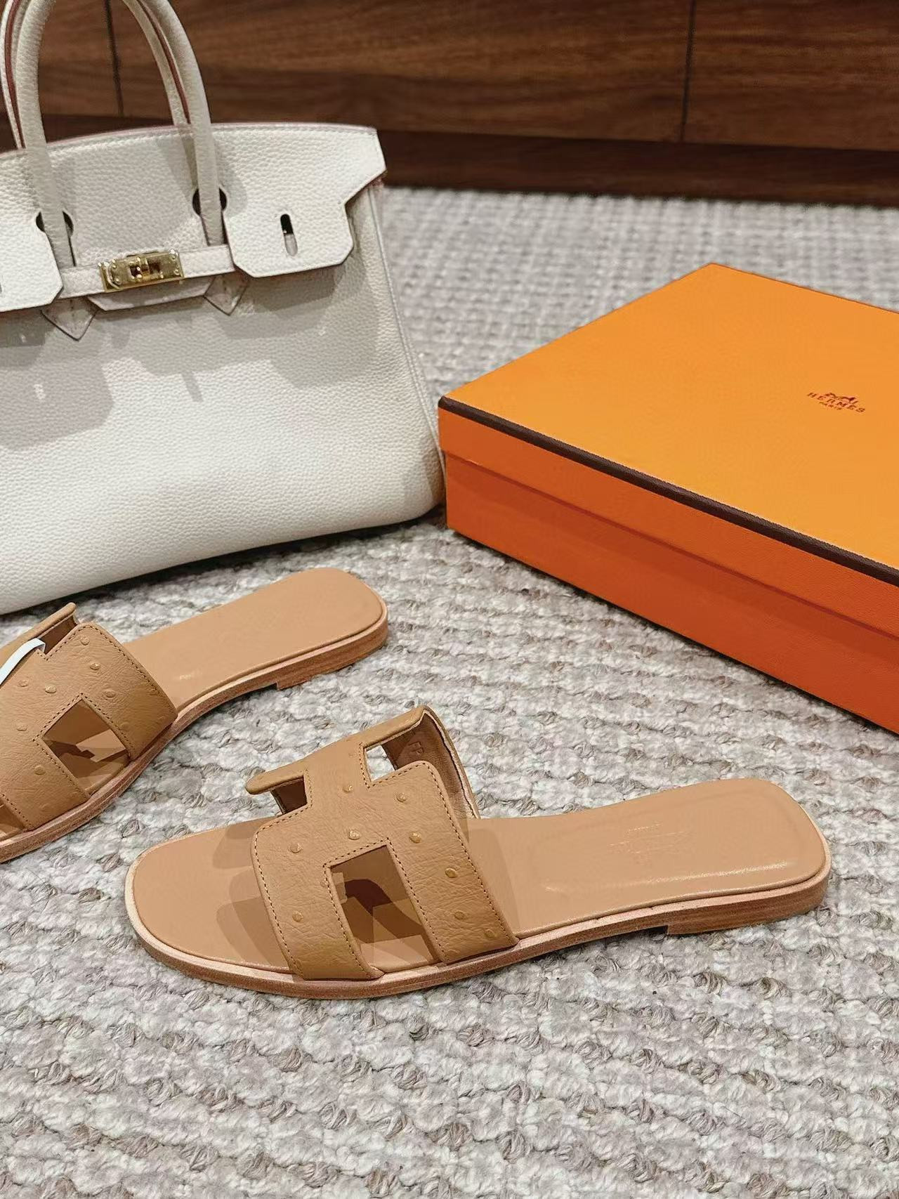 ua H**mes oran sandal
