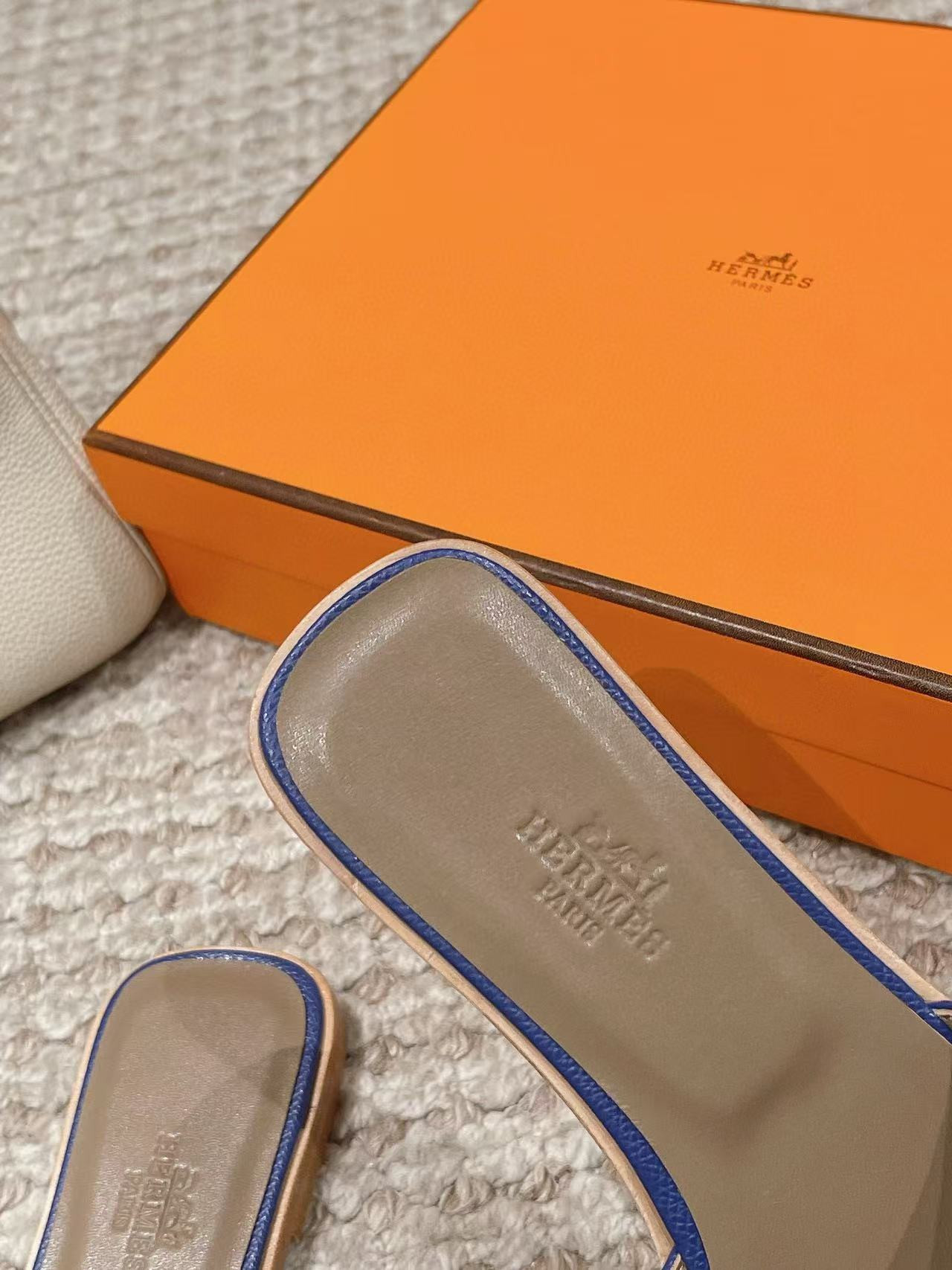 ua H**mes oran sandal