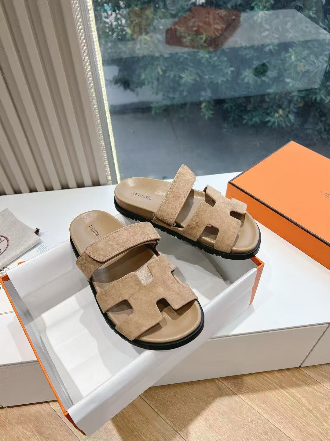 ua H**mes chypre sandal