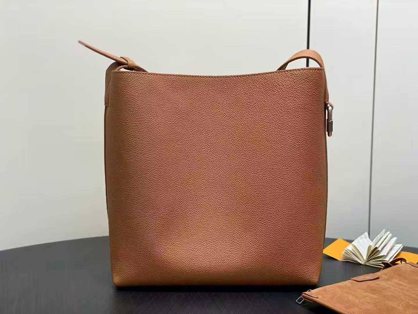 LV Verso Hobo M26745 33 x 15.5 x 30cm