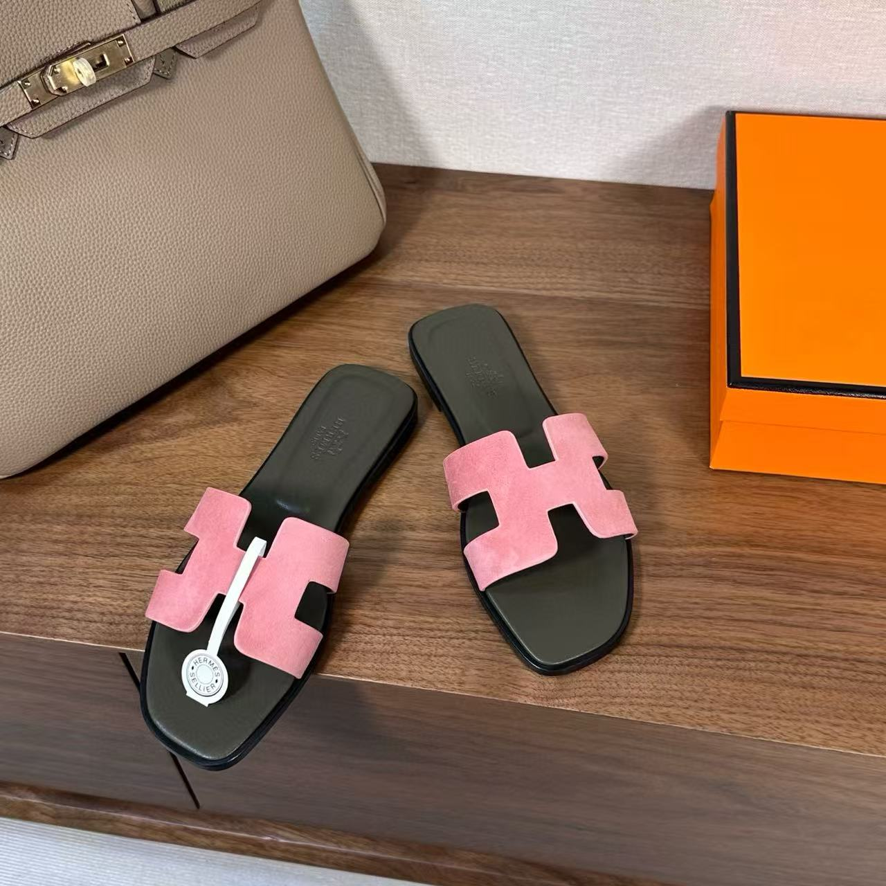 ua H**mes oran sandal