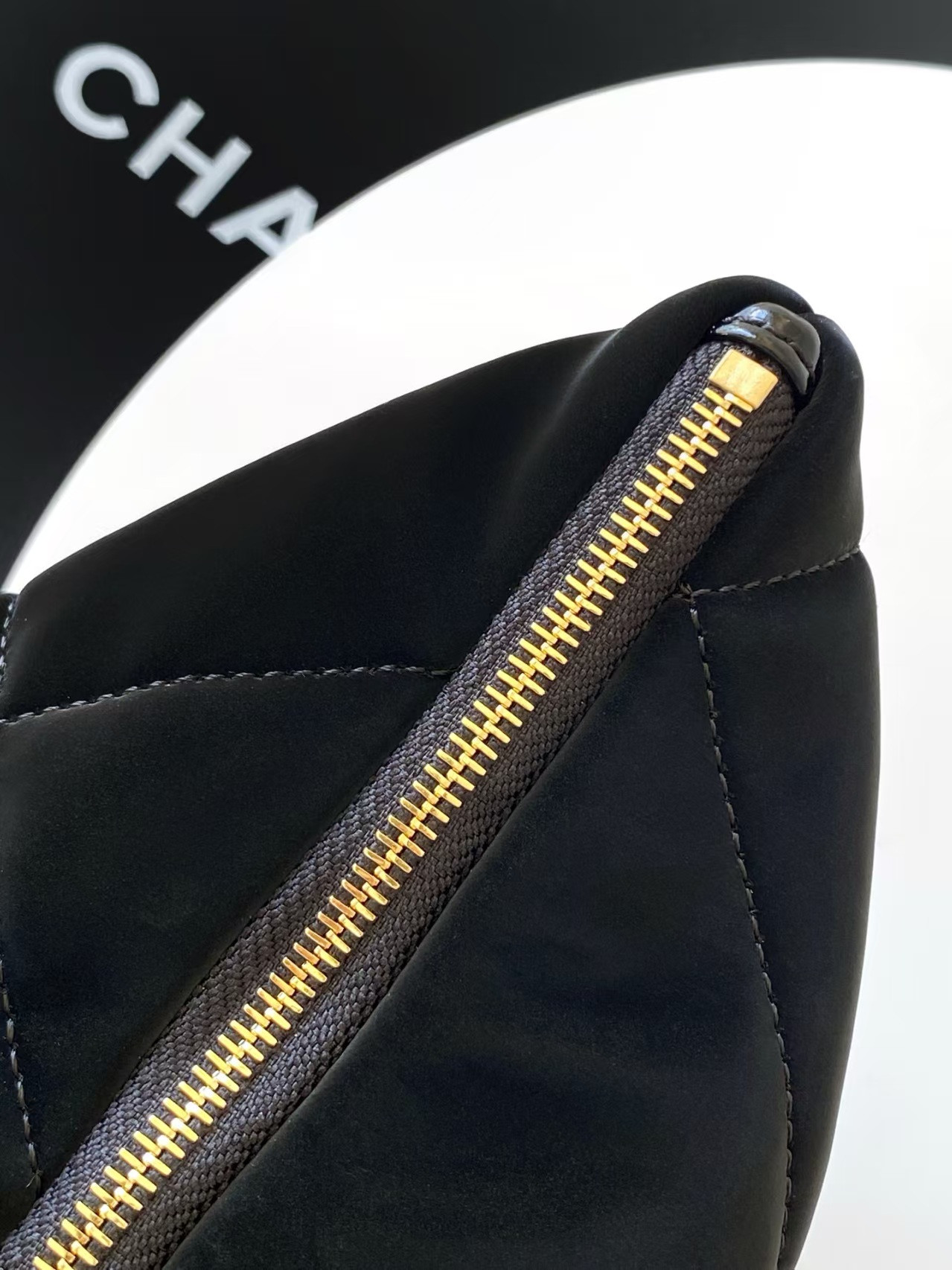 Ch*el small zipped case 16.5x26x9cm