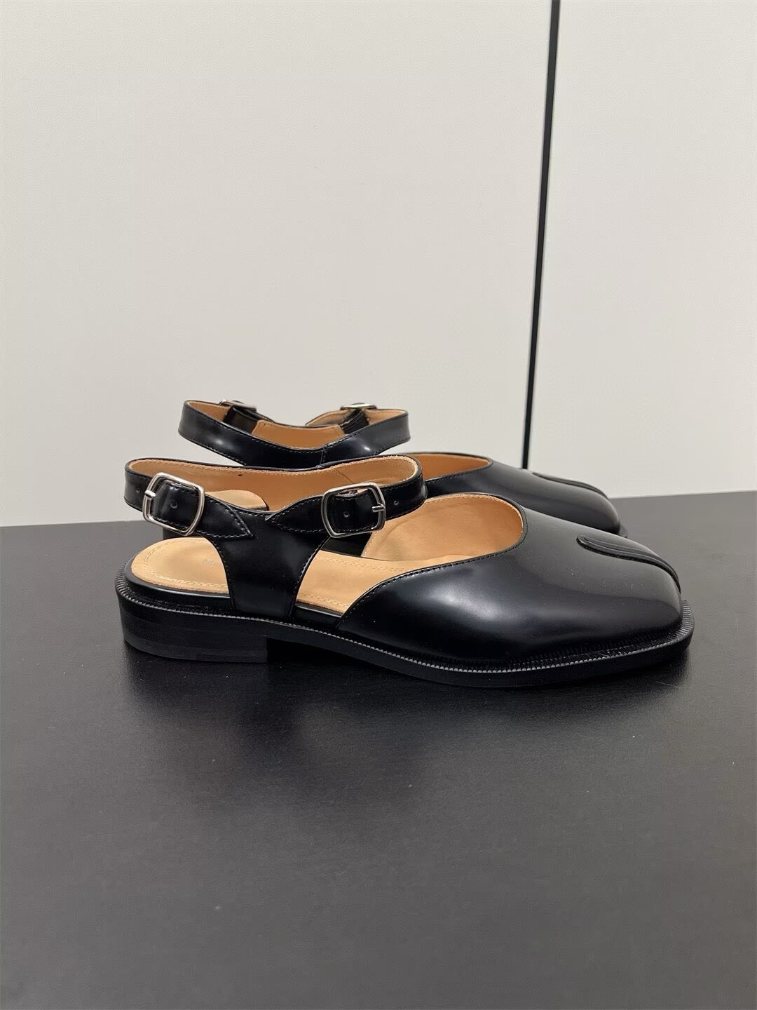 ua ma*s*n Ma*i*la tabi sandals