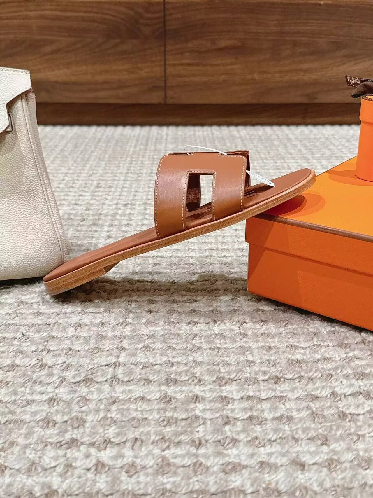 ua H**mes oran sandal