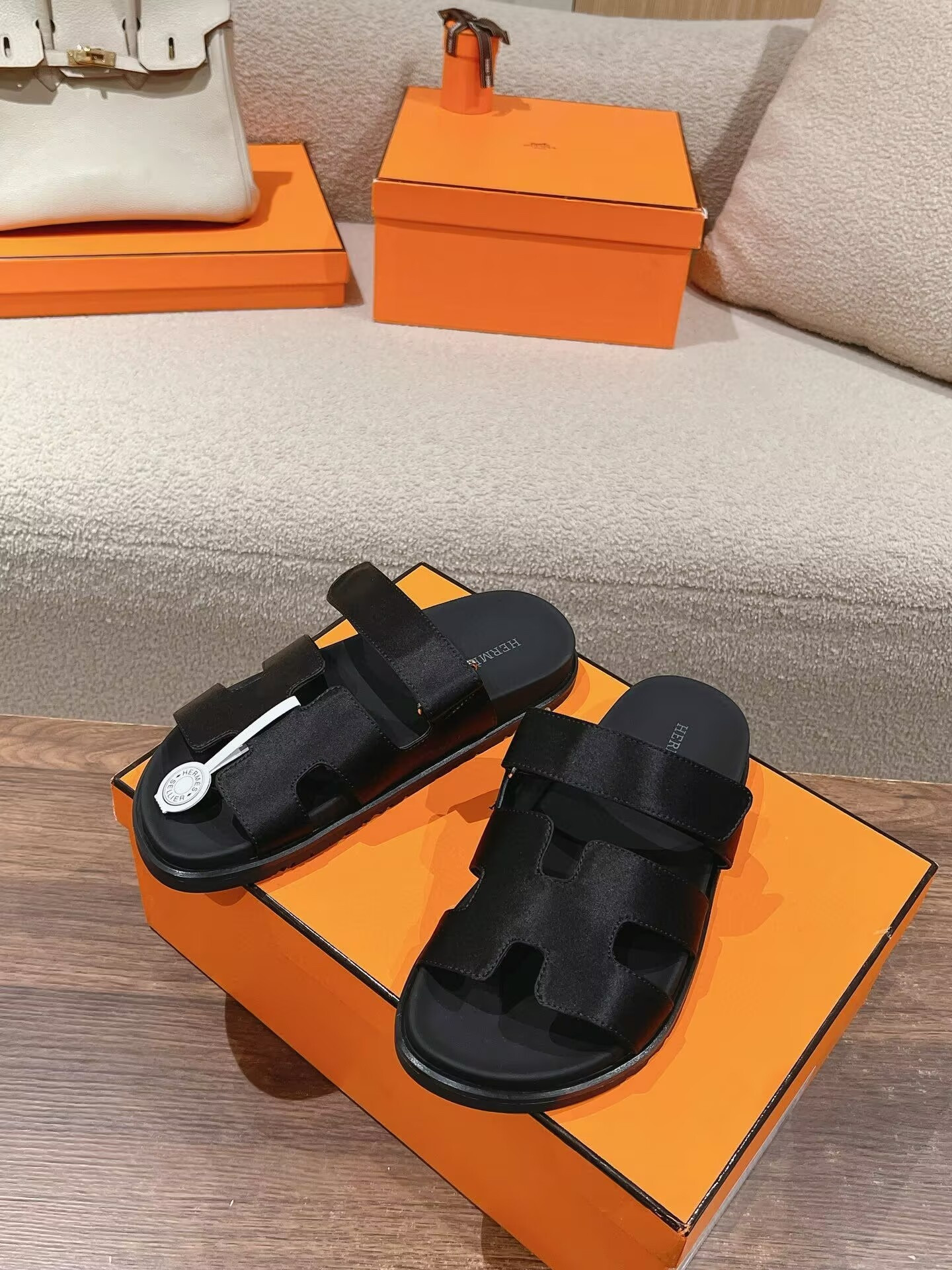 ua H**mes chypre sandal