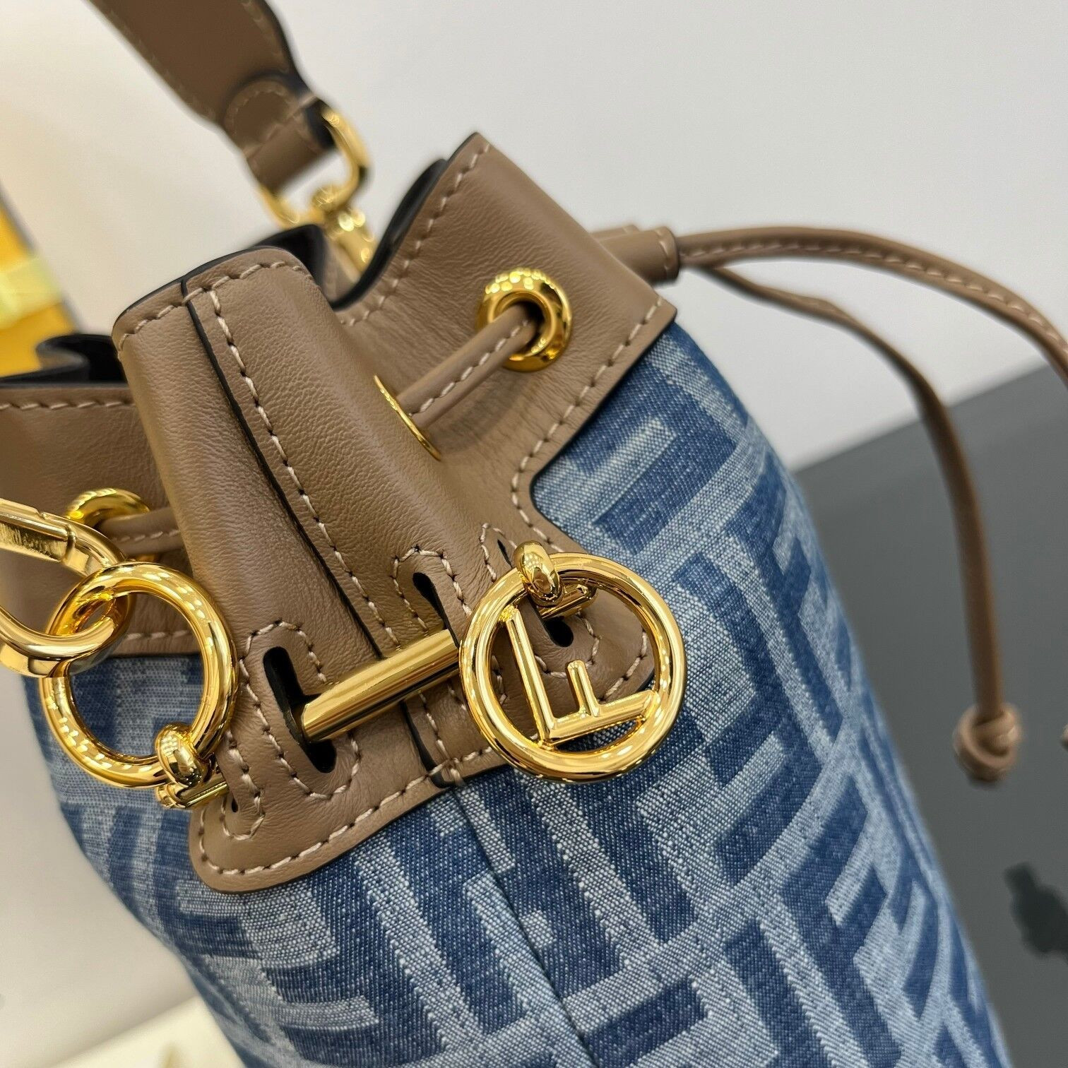 f**di mon tresor mini ff De*1m fabric bucket bag 18x12x10cm