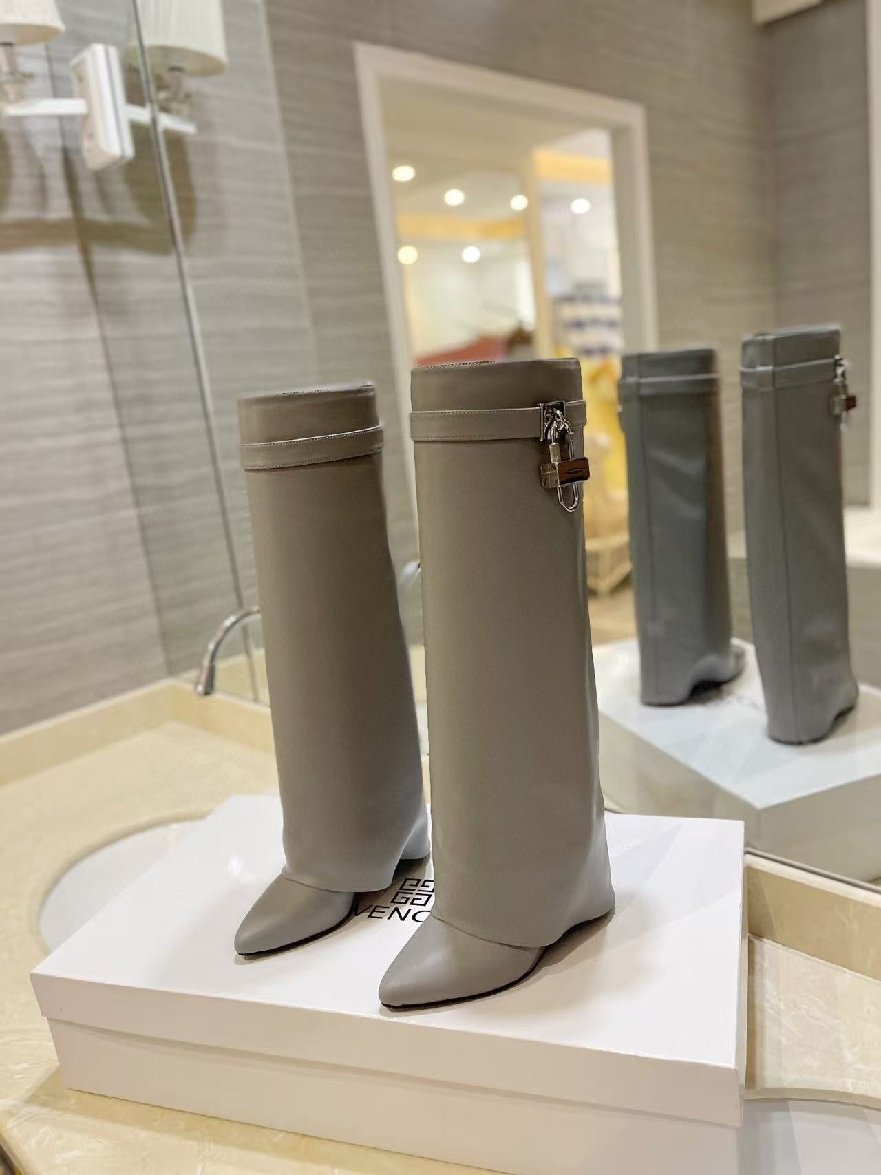 ua G1uenchy shark lock boots in leather