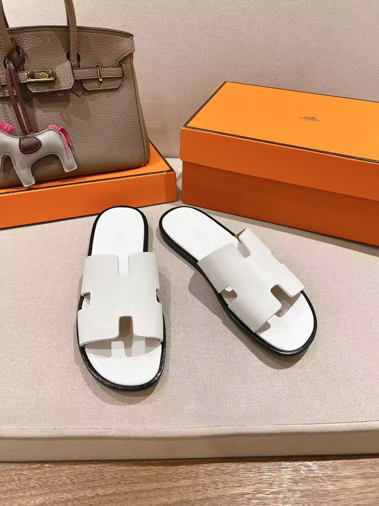 ua H**mes izmir sandal