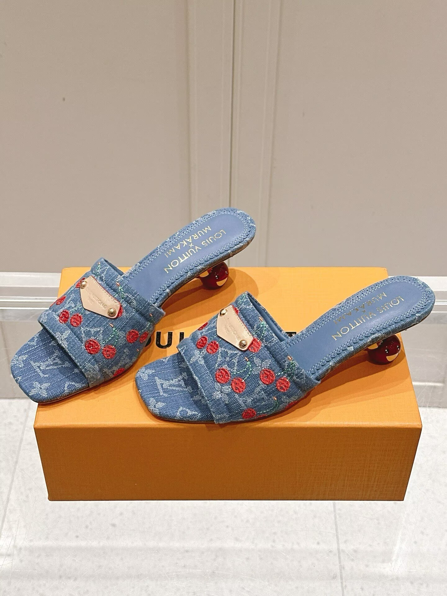 UA LV X TM Lily Slides