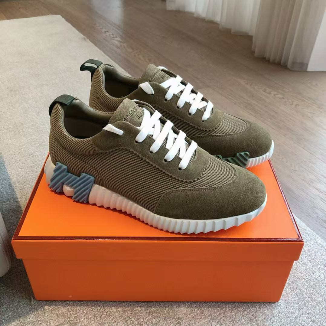 ua H**mes bouncing sneaker