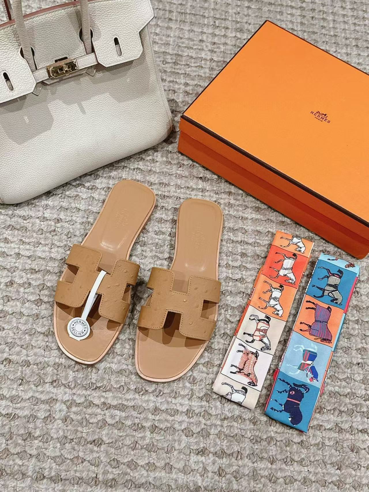 ua H**mes oran sandal