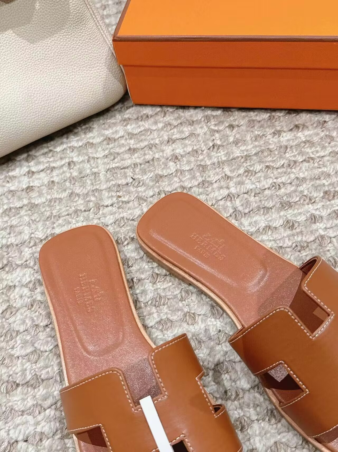 ua H**mes oran sandal