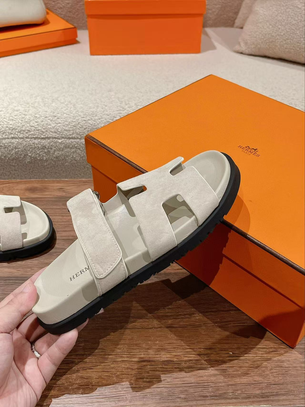 ua H**mes chypre sandal