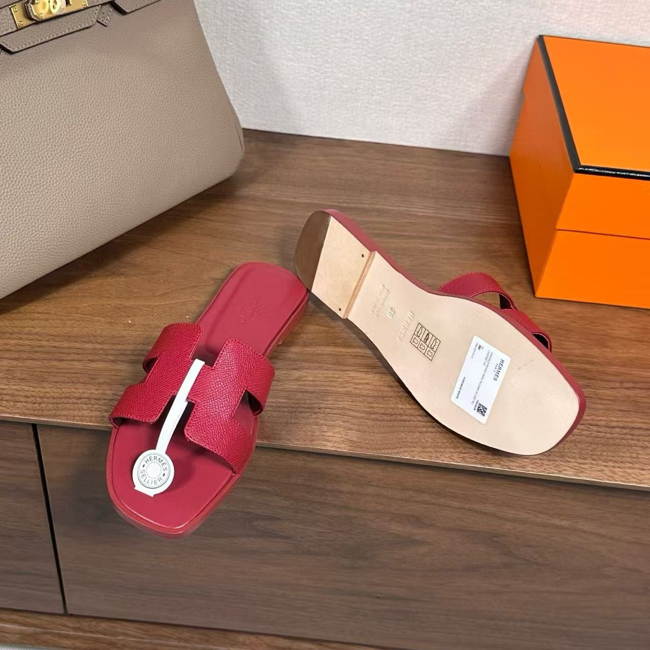 ua H**mes oran sandal