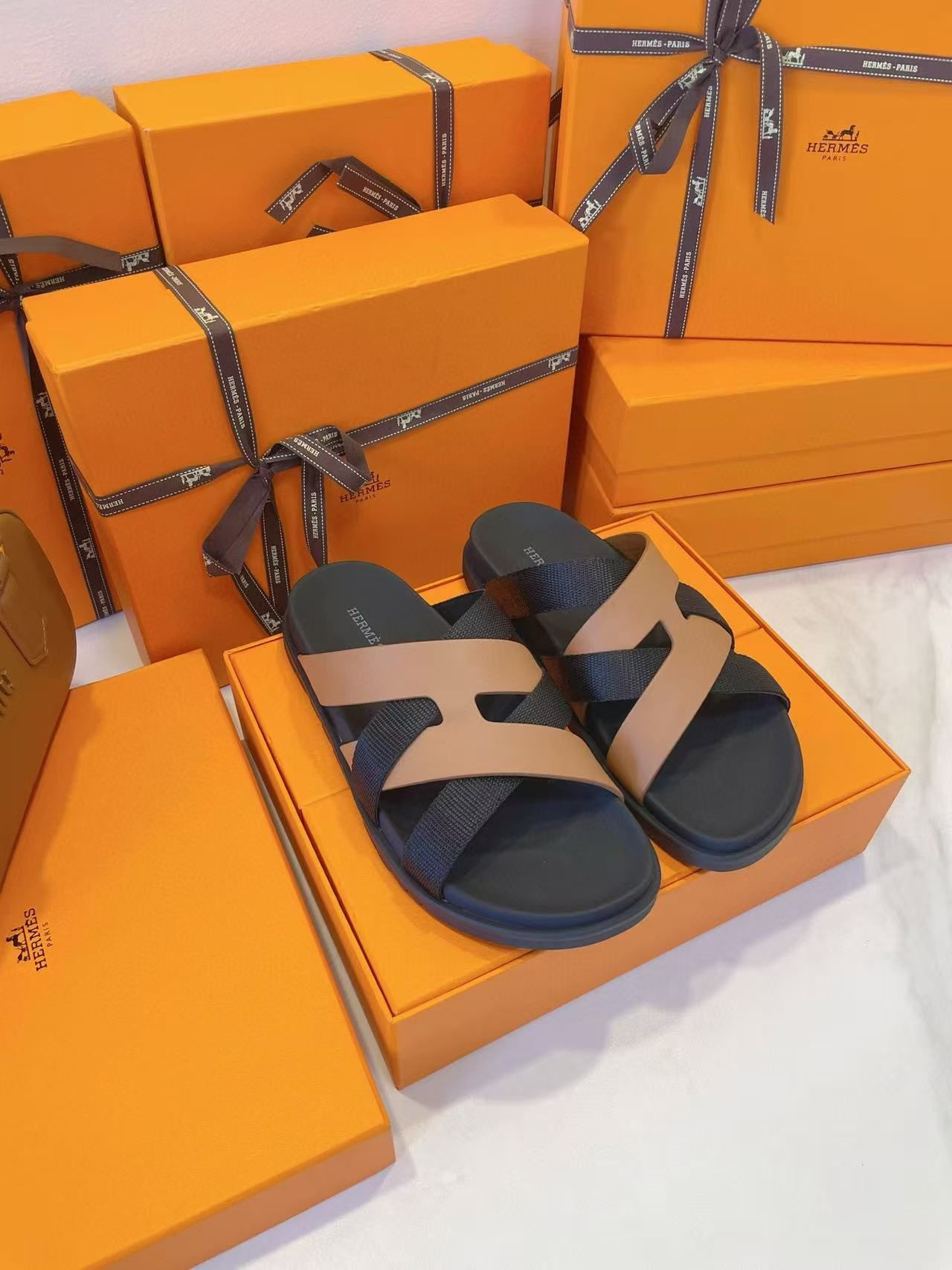 ua H**mes kazimir sandal