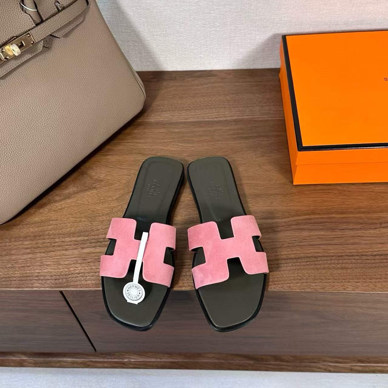 ua H**mes oran sandal