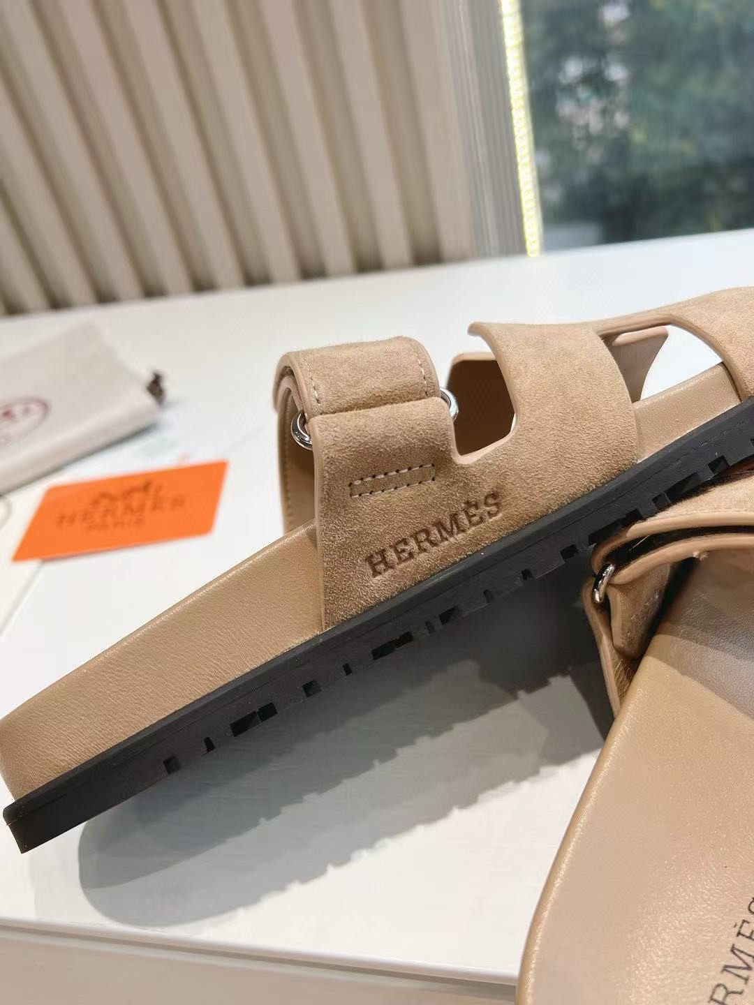 ua H**mes chypre sandal