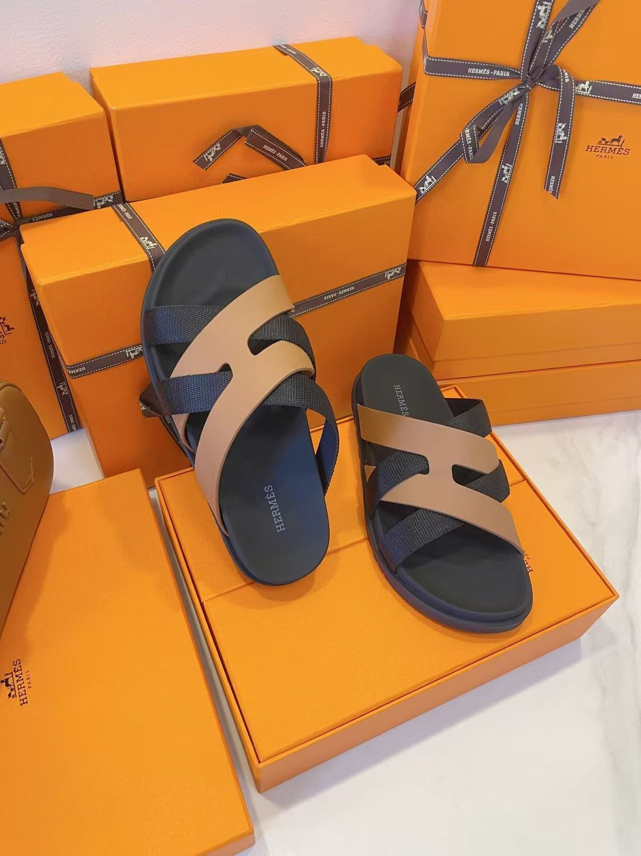 ua H**mes kazimir sandal