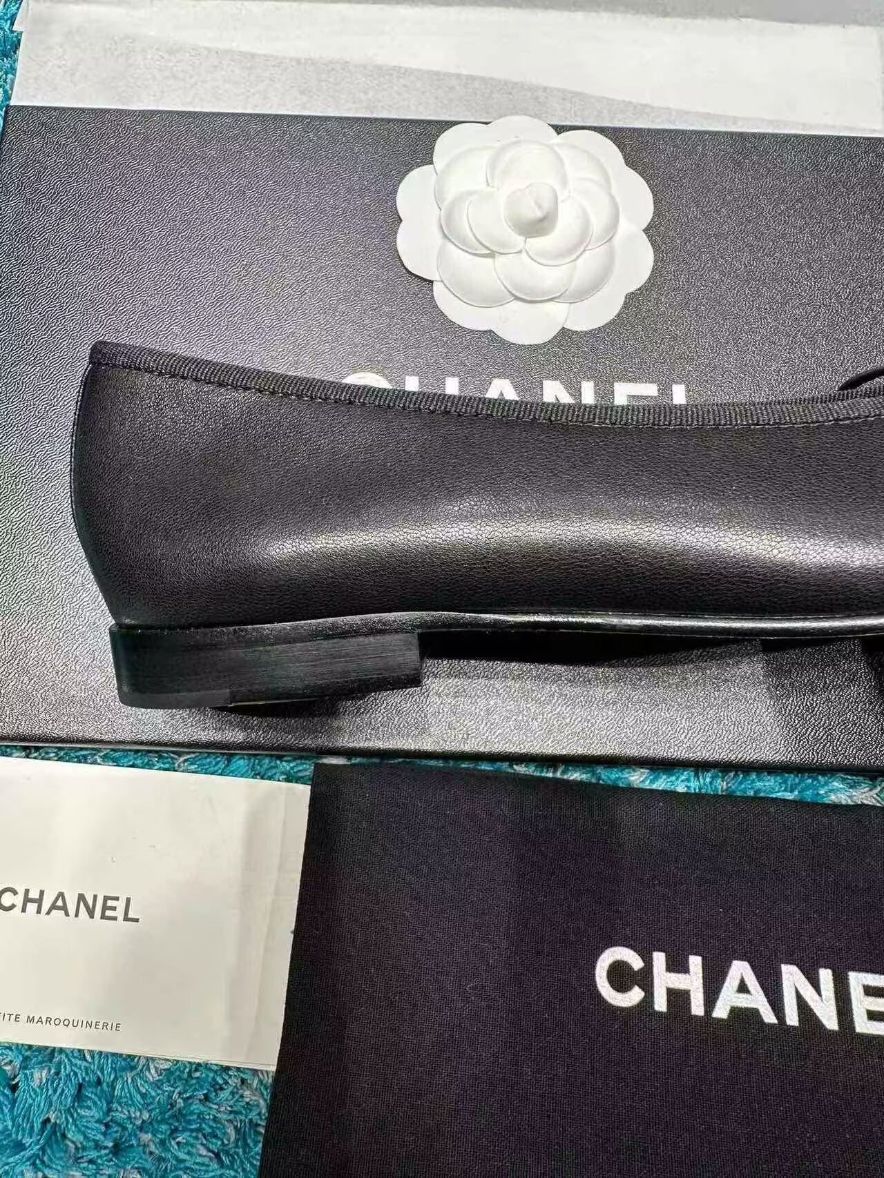 ua Ch*el ballet flats