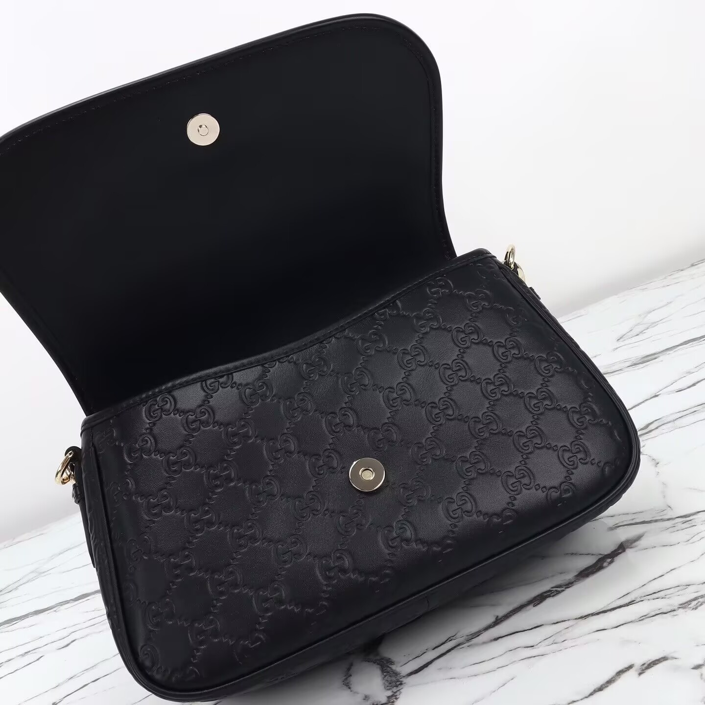 G*u*i gg emblem medium shoulder bag 28x17x9cm