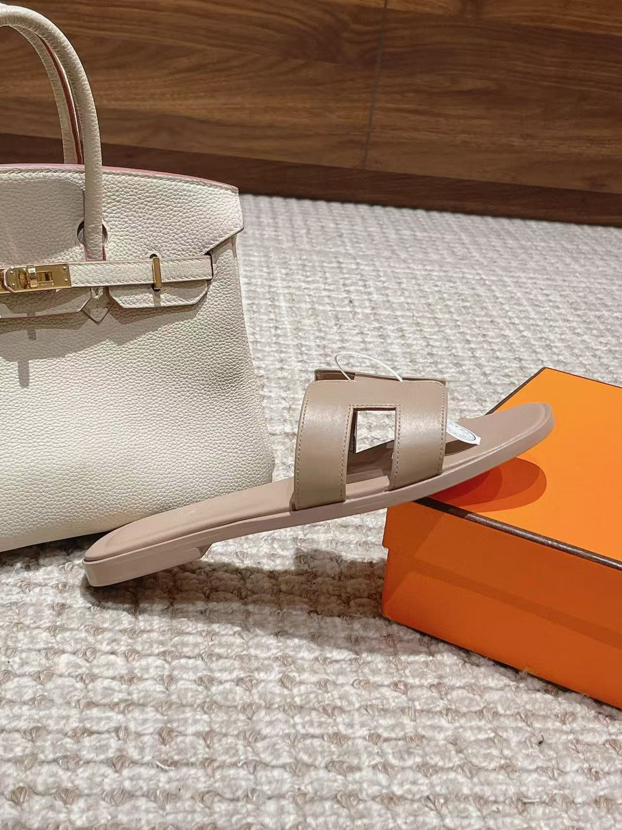 ua H**mes oran sandal
