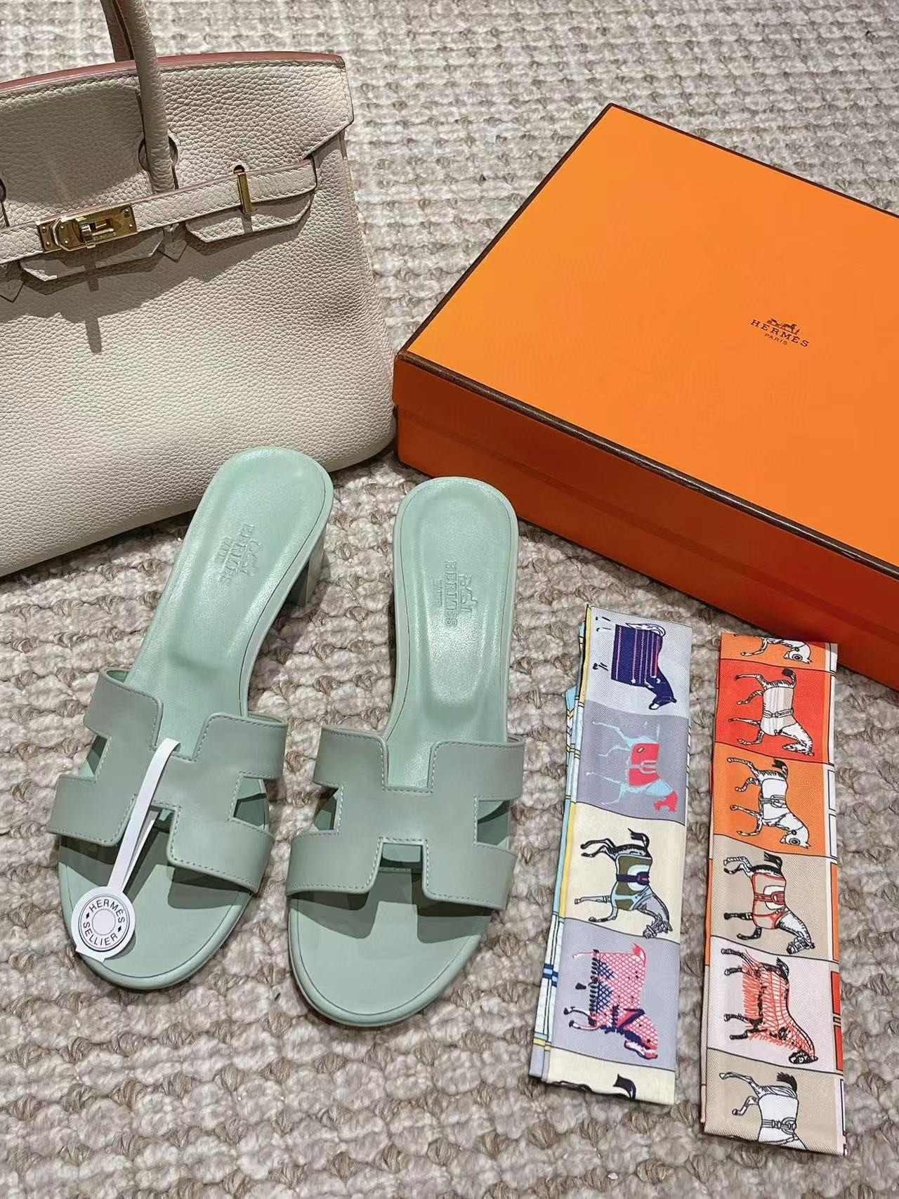 ua H**mes oasis sandal
