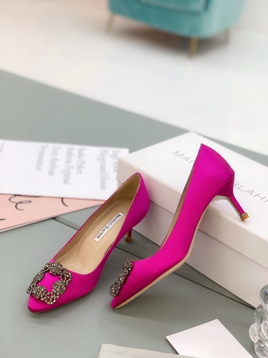 ua ma*n010 B1ah*ik hangisi pumps