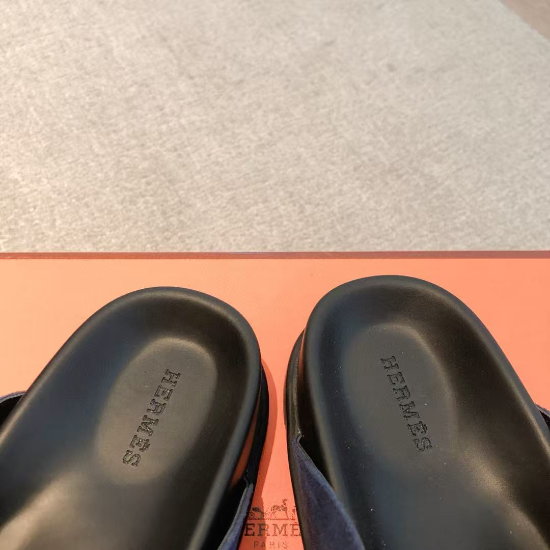 ua H**mes slippers