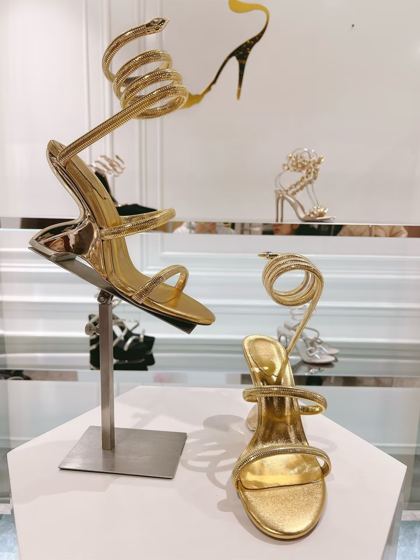 ua rené Ca0v1LLa symphony mirrored gold sandal 95mm