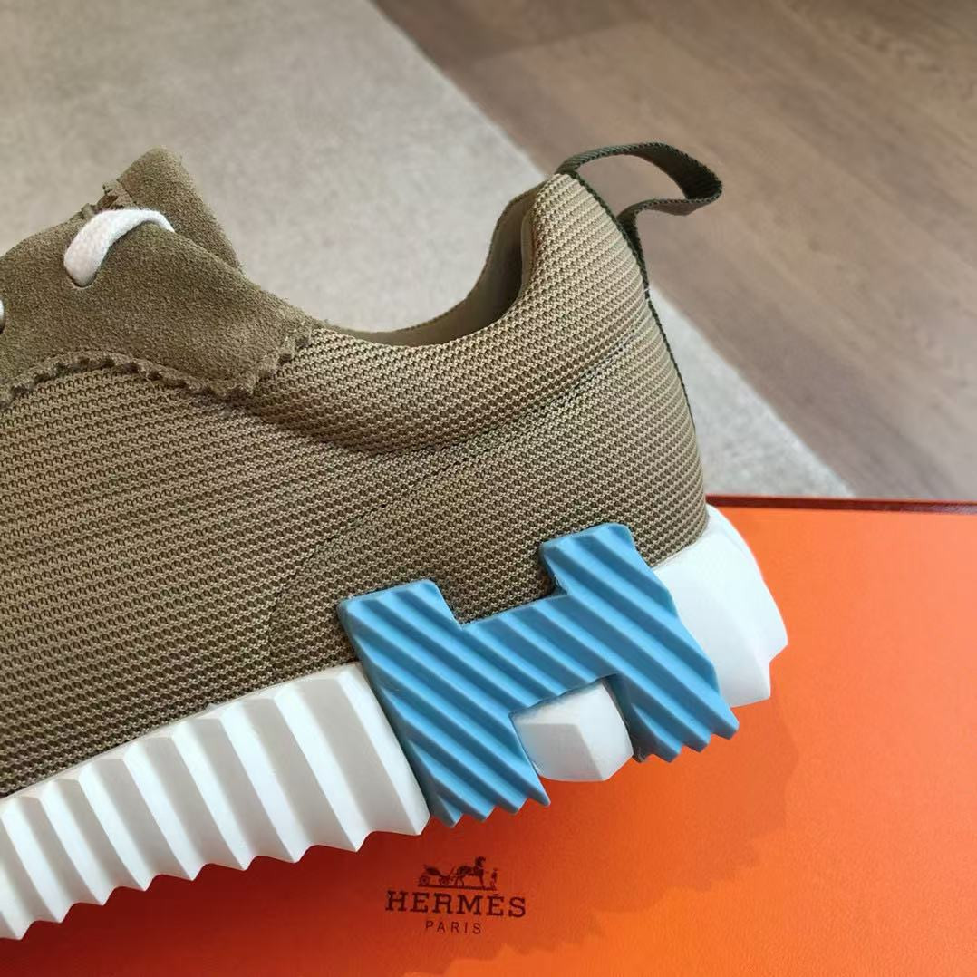 ua H**mes bouncing sneaker
