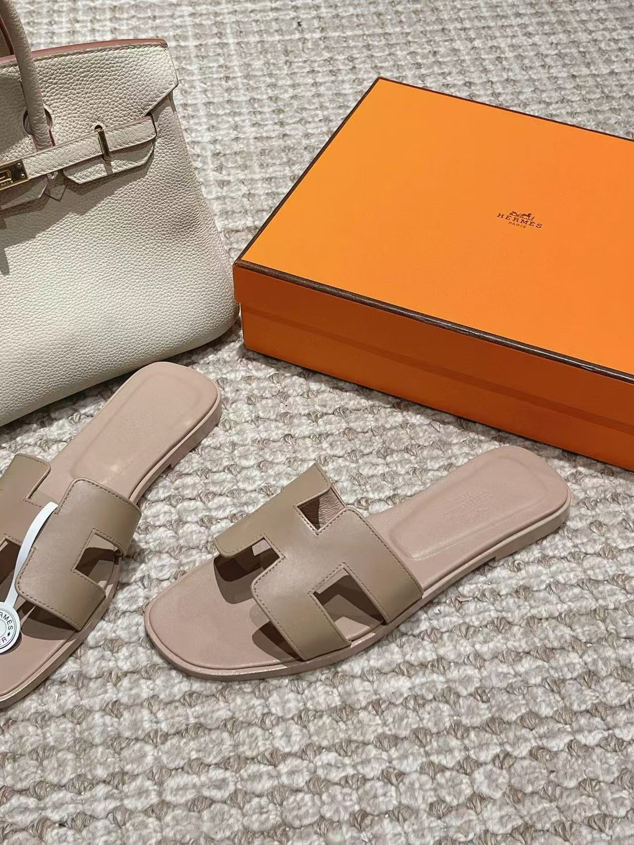 ua H**mes oran sandal