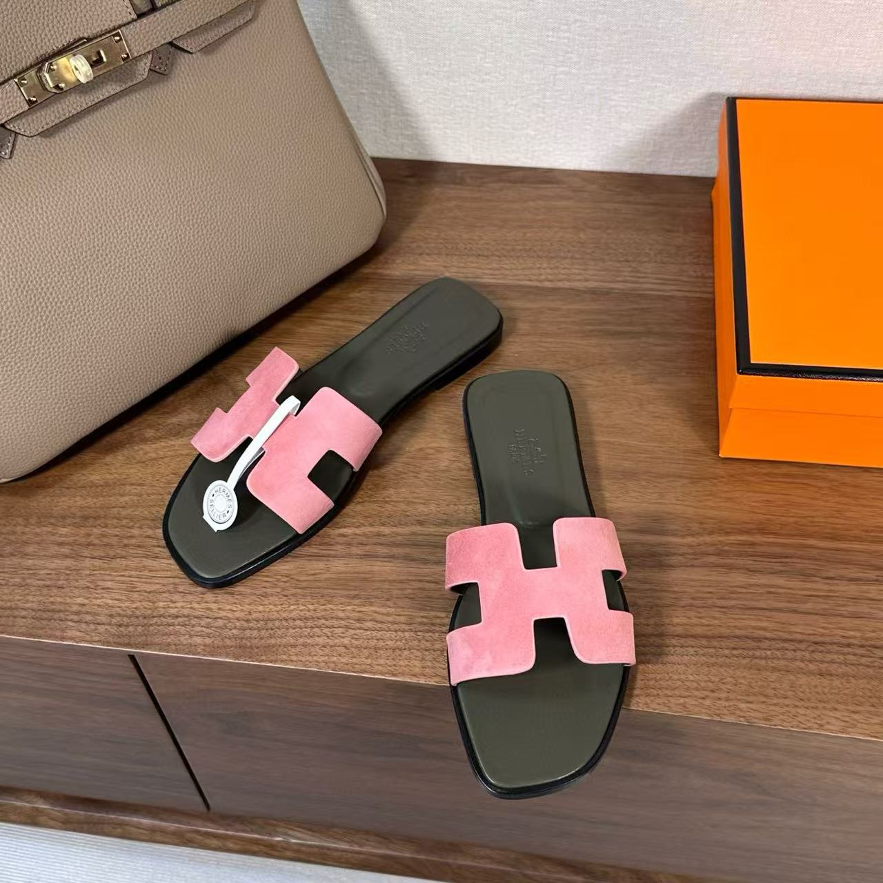 ua H**mes oran sandal